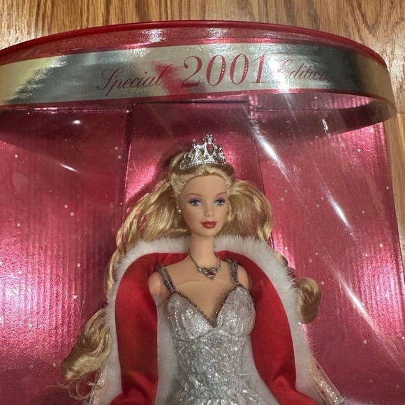 2001 Special Edition Holiday Celebration Barbie - Picture 3 of 5